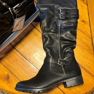 New never worn - White Mountain - Black inside zip boots - Size 10M -